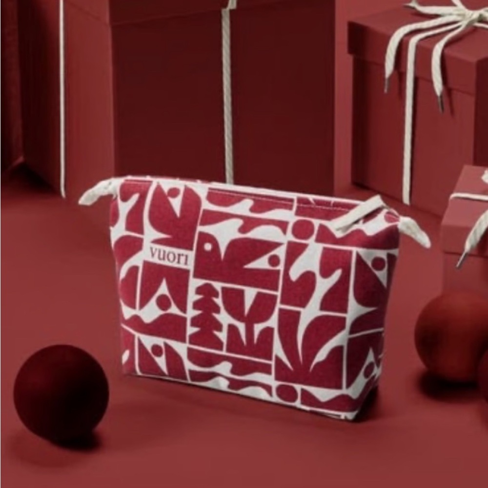 NWT Vuori Limited Edition Red and White Patterned Cosmetic Bag Holiday Pouch